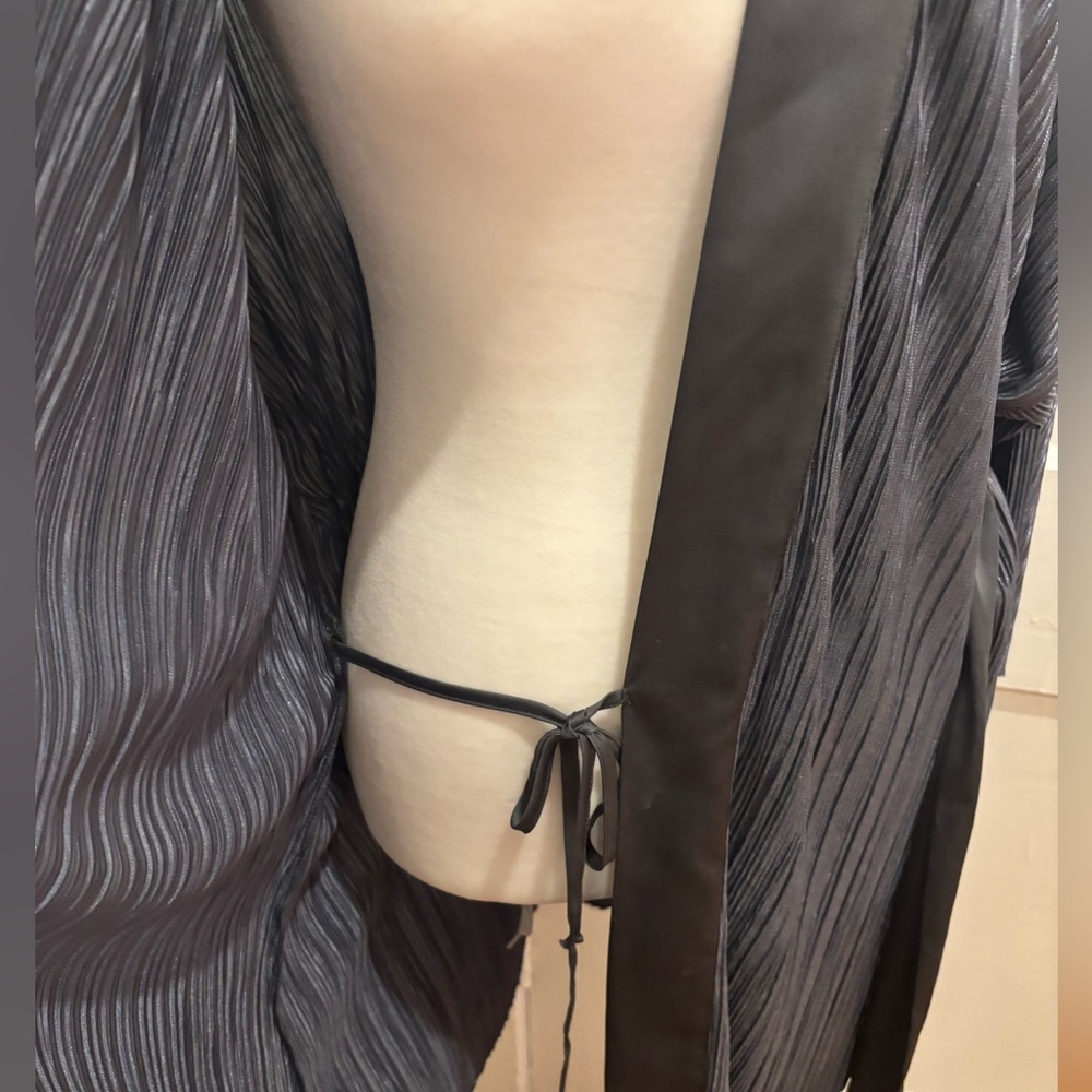 Victoria’s Secret Shimmer Robe - Picture 6 of 7